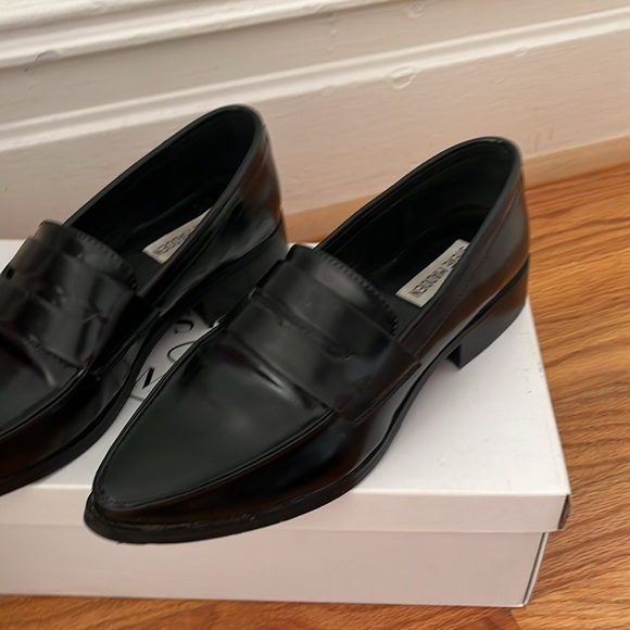 Steve Madden Pointed Toe Penny Loafer size 7 - Picture 2 of 6